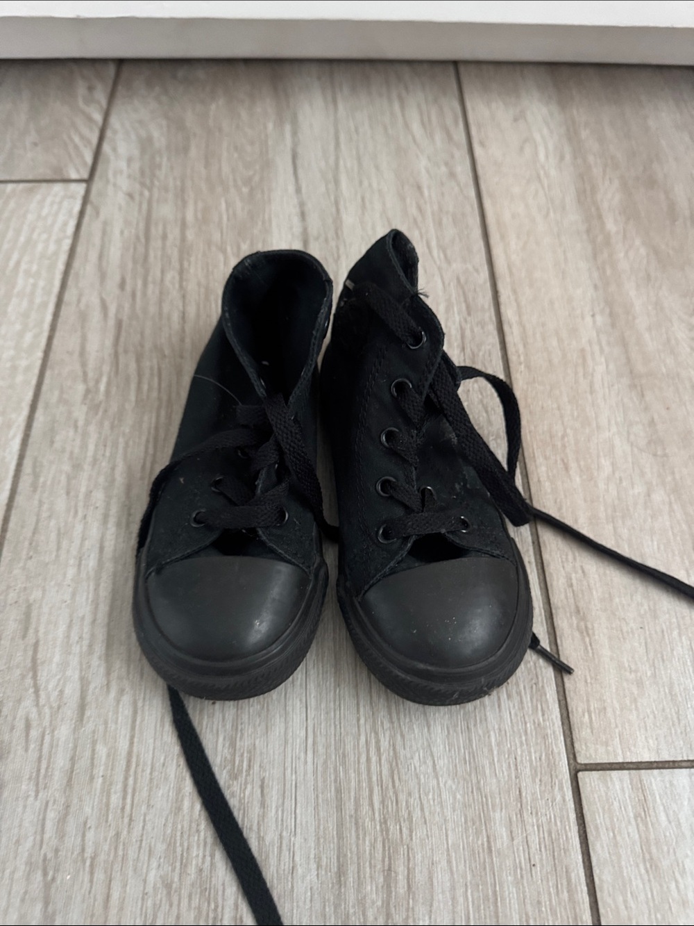 CONVERSE Kids Black Canvas High-Top Sneakers- size 9